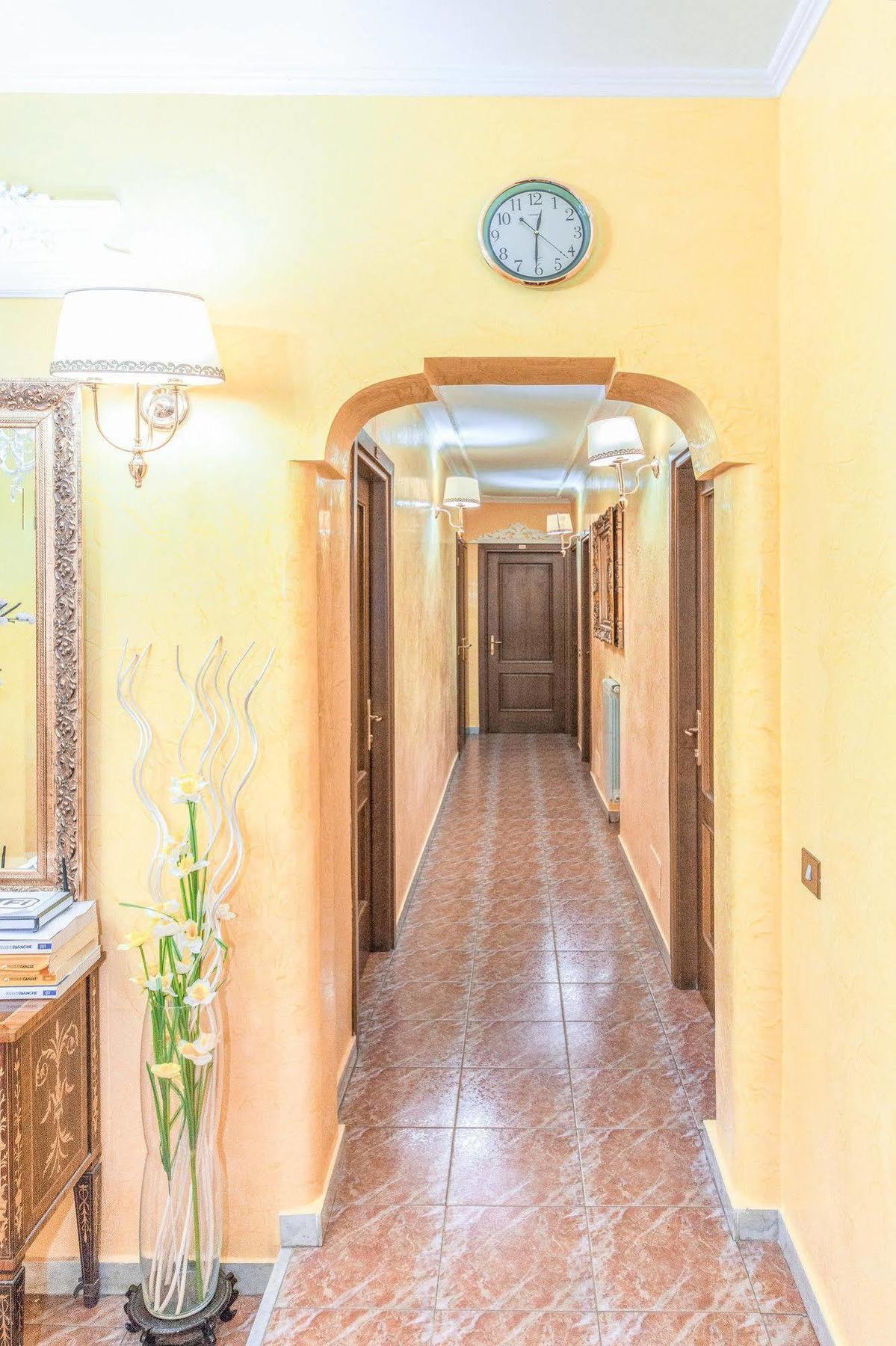 Downtown Accommodation Рим Екстериор снимка