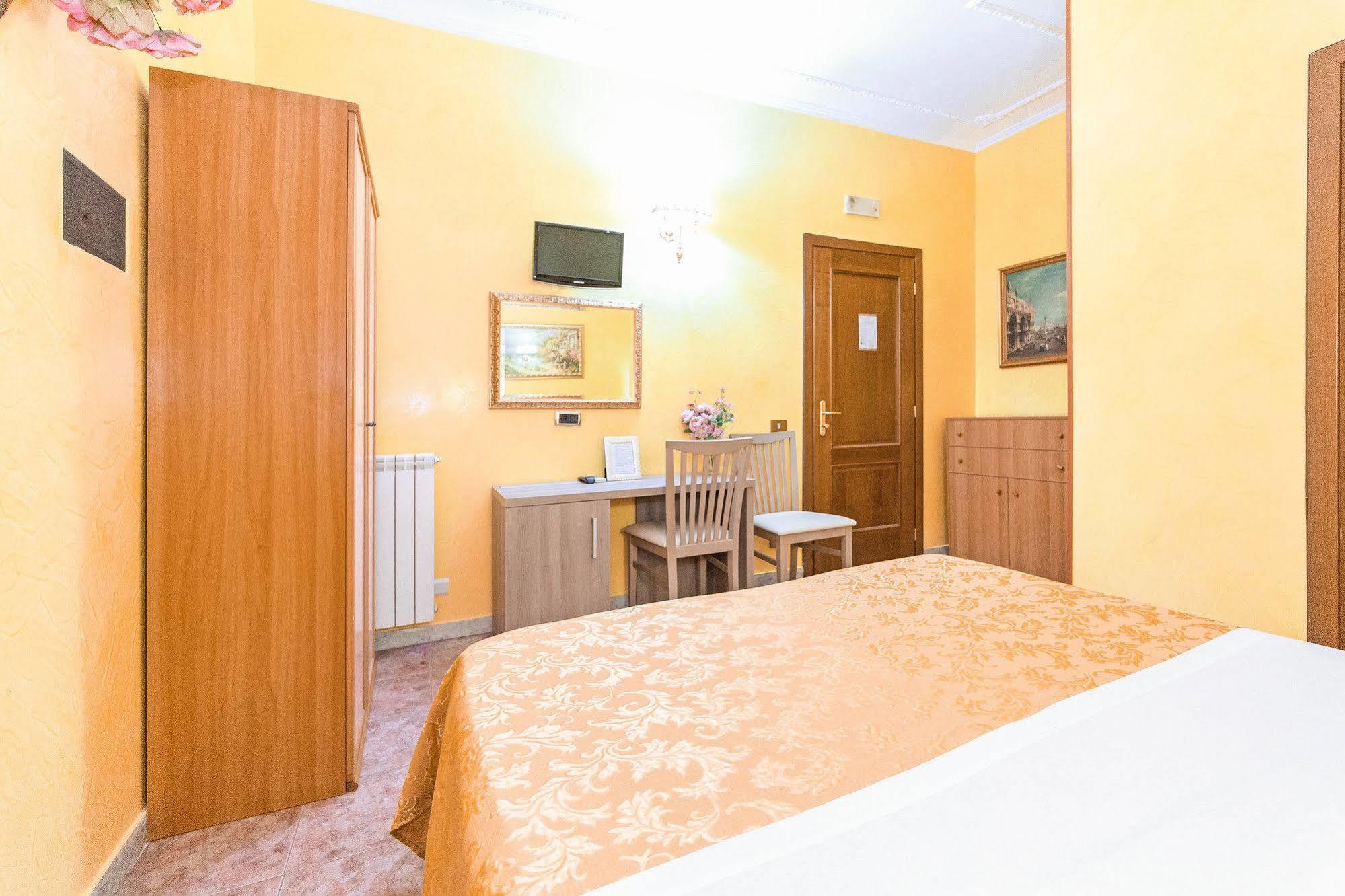 Downtown Accommodation Рим Екстериор снимка