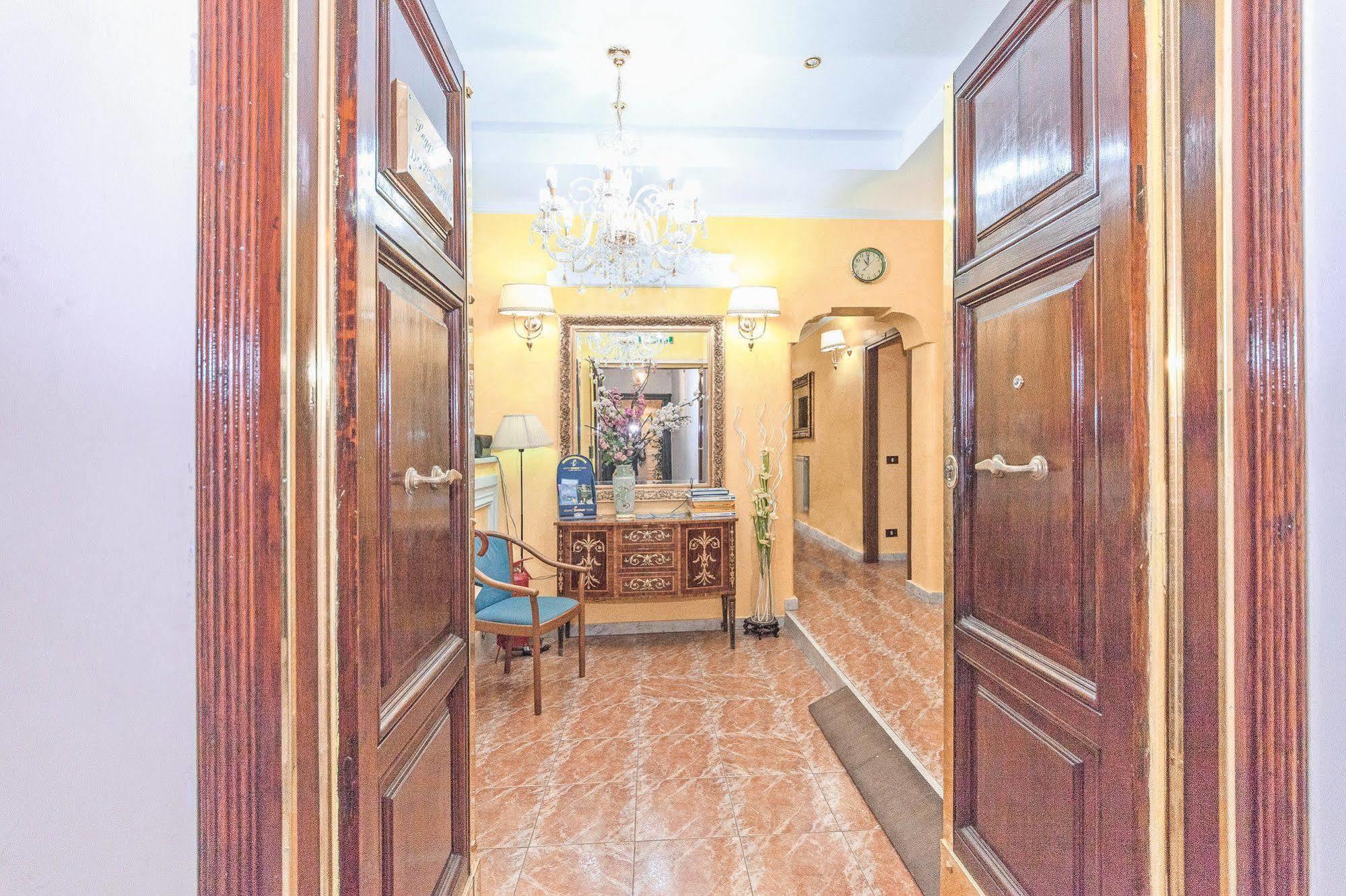 Downtown Accommodation Рим Екстериор снимка